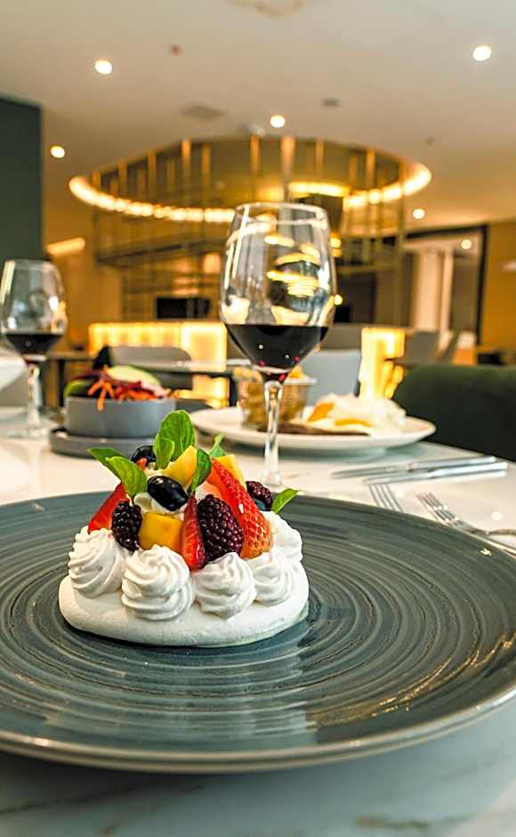 Le Parc Hotel, Beyond Stars