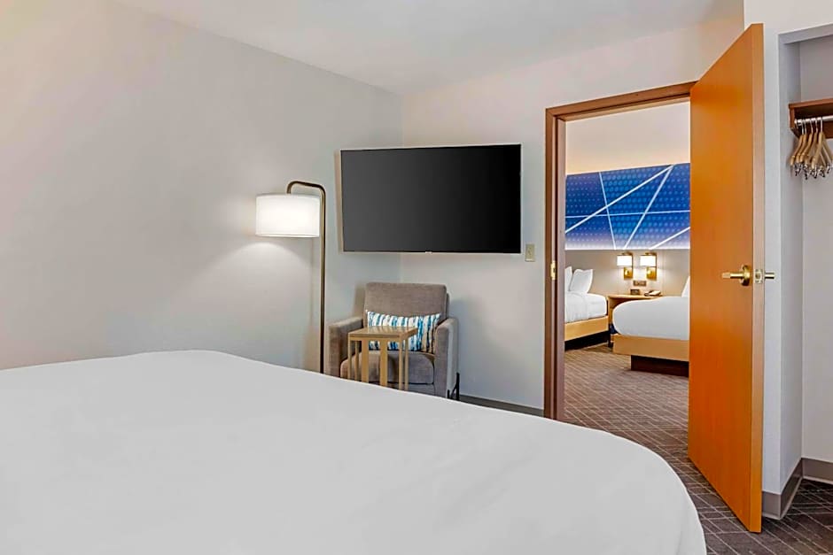 Comfort Inn & Suites Rapid City near Mt Rushmore