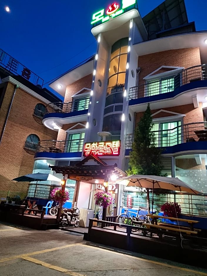 Yangyang Muhak Motel