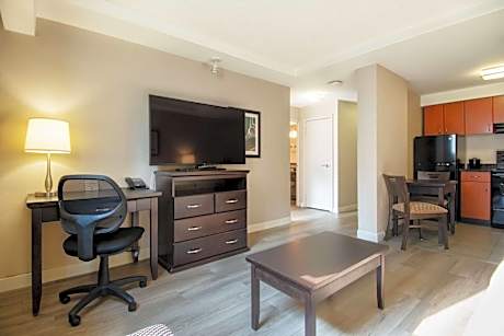 Coast One Bedroom King Suite