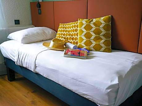 Superior Room with One Double Bed and One Single Bed