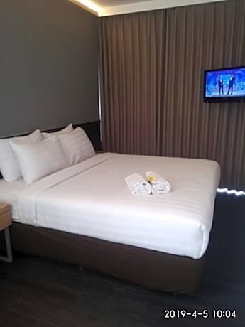 Deluxe Double Room (2 Adults + 1 Child)