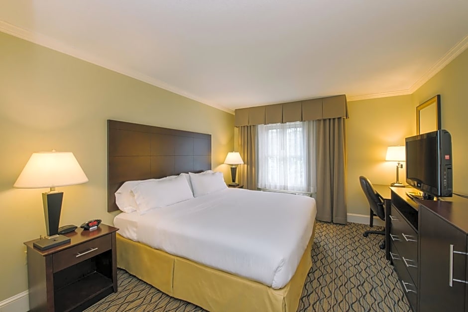 Holiday Inn Express and Suites Merrimack, an IHG Hotel