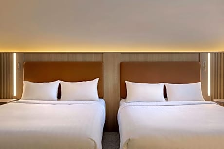 Superior Room, Guest room, 2 Queen, Lloyd Building