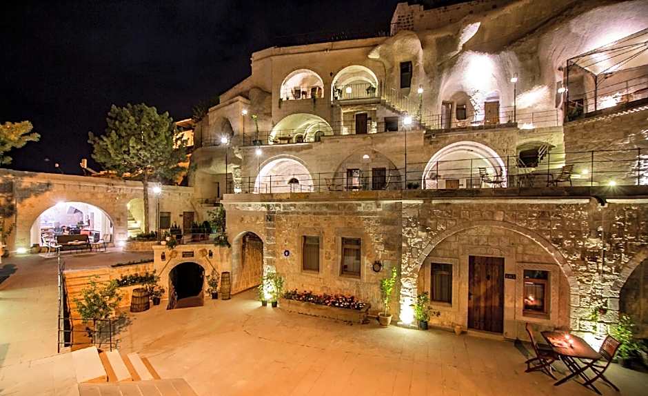 Hera Cave Suites