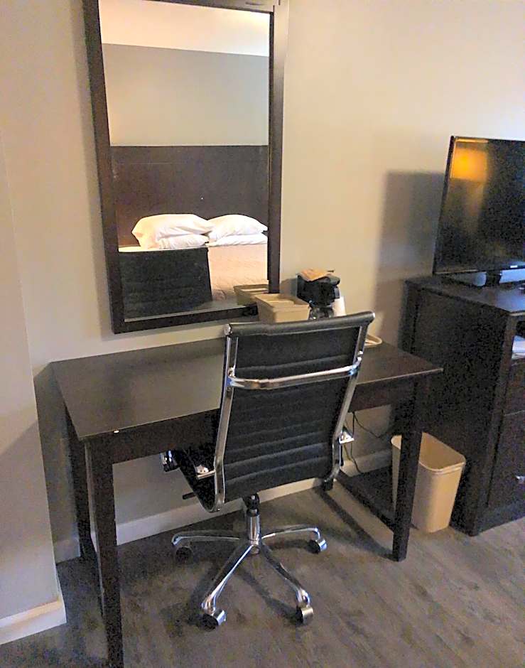 Deerfield Inn and Suites - Fairview