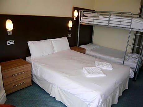 Family Room on-suite with Sea View