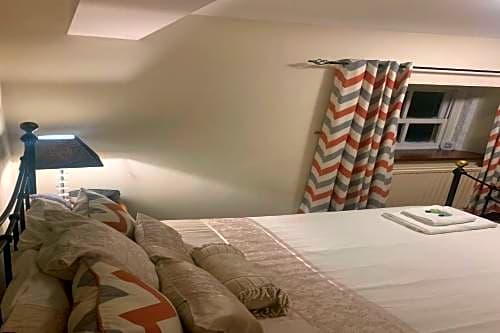 OYO Ye Olde Mustard Pot