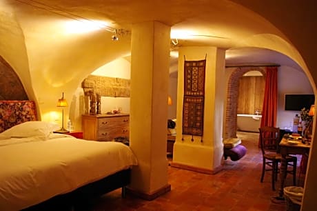 Deluxe Suite with Canal View