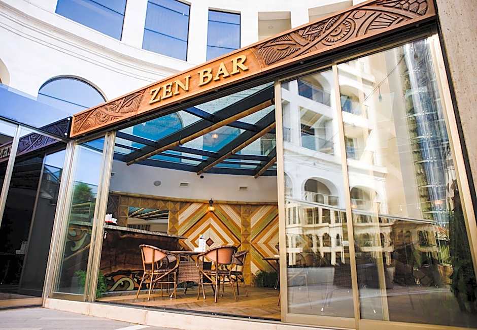 Colosseum Marina Hotel