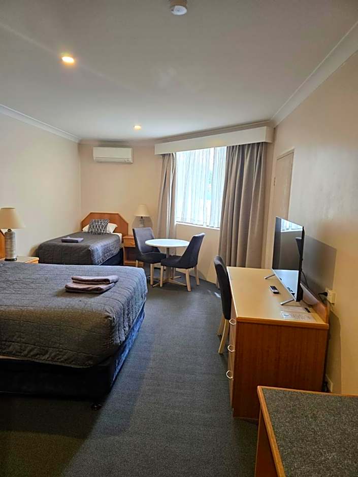 Charbonnier Motor Inn