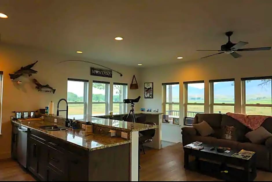 Sportsman Lodge Melrose MT