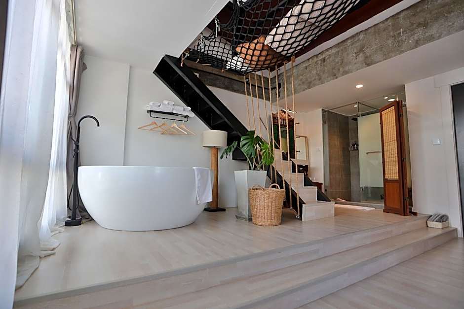 YOLO Bangkok Boutique Hotel