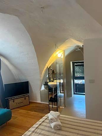 Deluxe Room (2 Adults + 1 Child)
