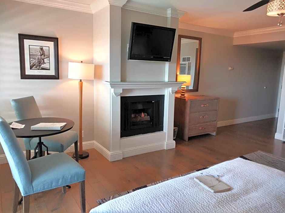 456 Embarcadero Inn & Suites