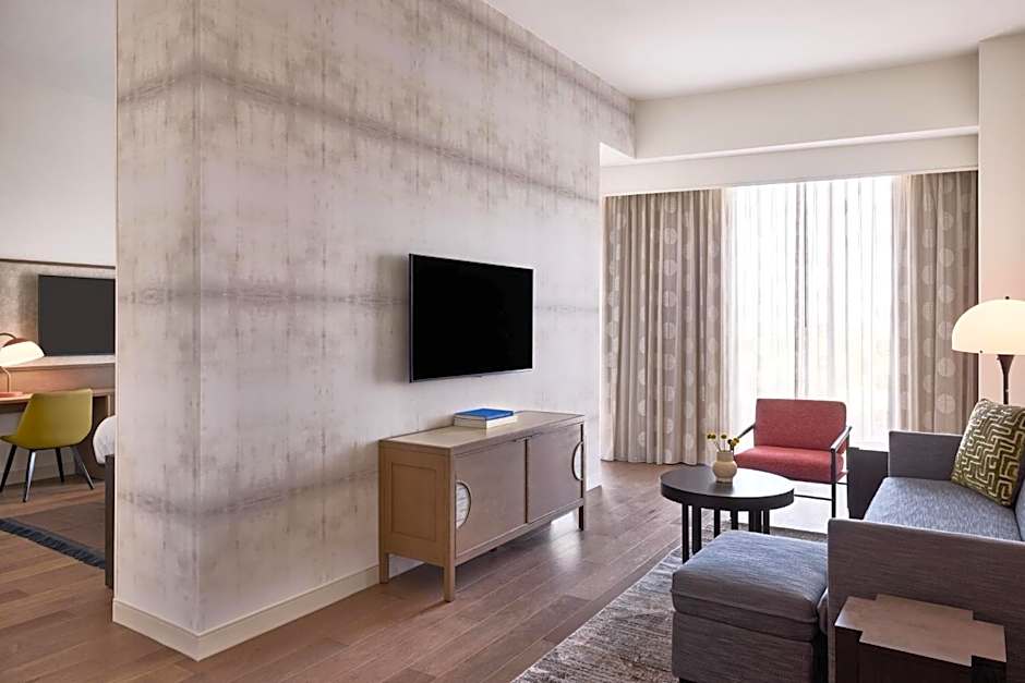 Renaissance® Phoenix Glendale Hotel & Conference Center