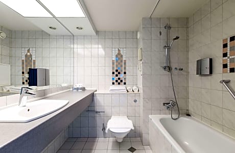 SUITE-1 KING BED,NONSMOKE,EXCLUSIVE ROOM,LARGER ROOM,FULL BREAKFAST