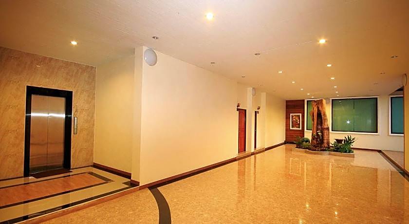 Chaophayathara Riverside Hotel