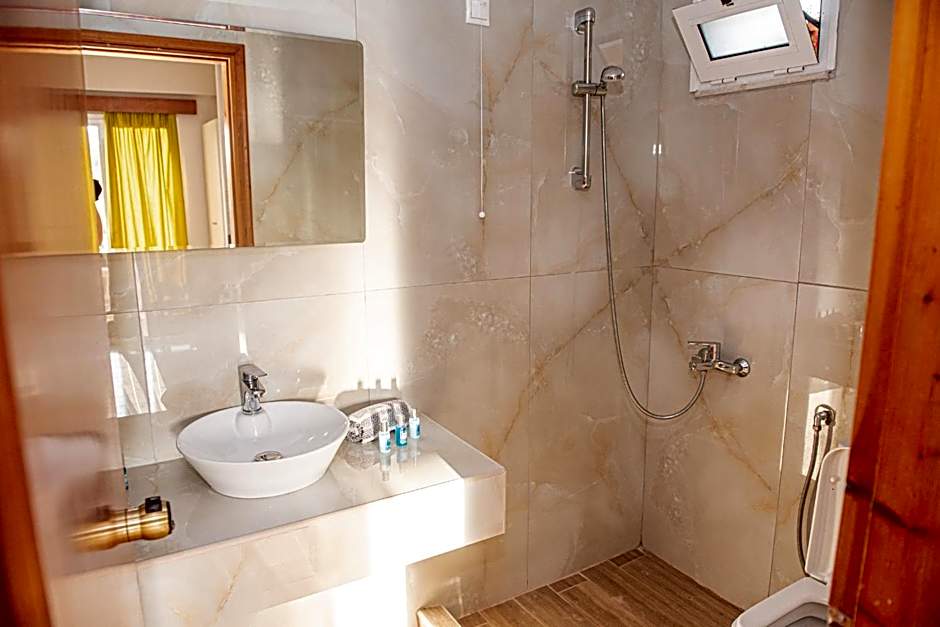 Danelis Studios & Apartments