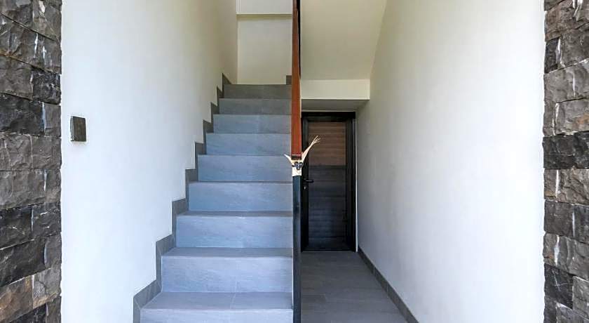 Mailaku House