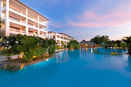 Peninsula Bay Resort