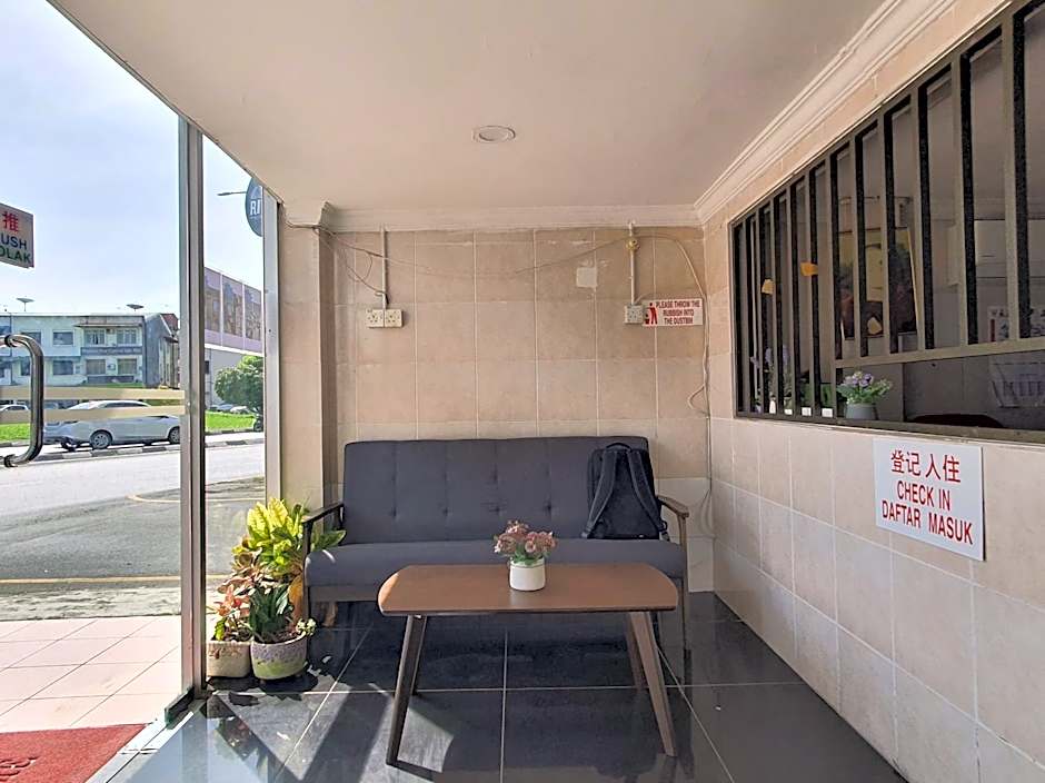 OYO 90997 Hoover Room