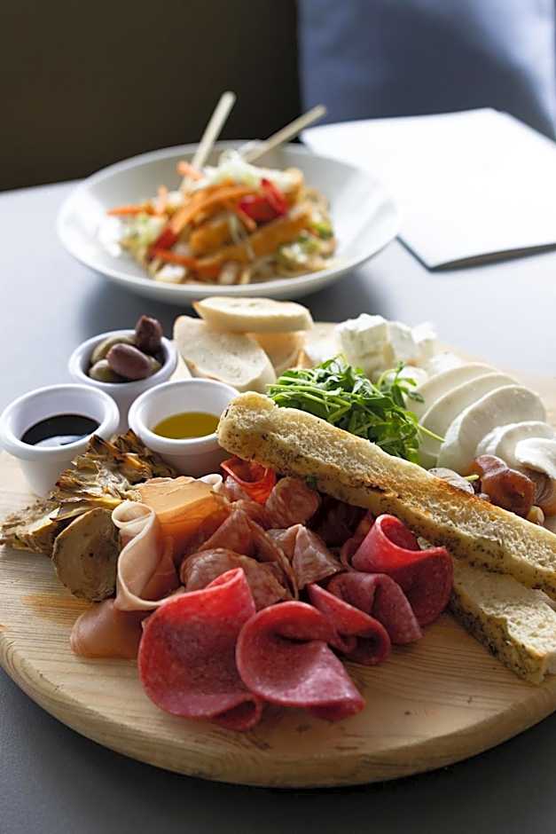 Holiday Inn Salisbury-Stonehenge By IHG