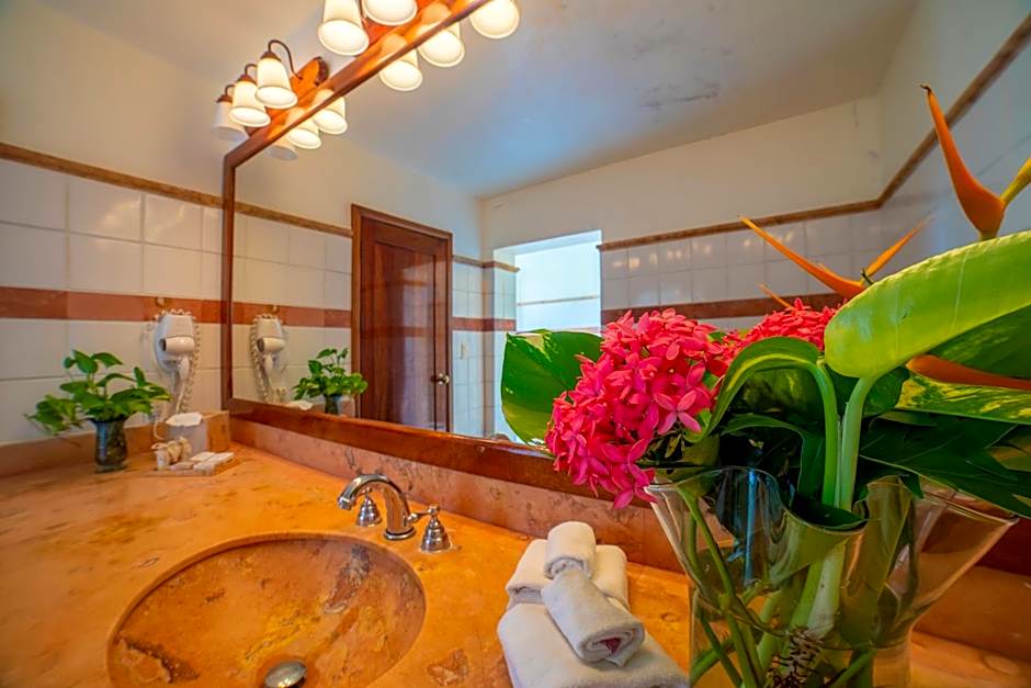 Mayaland Hotel & Bungalows