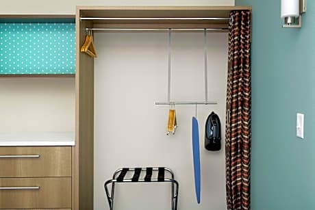 King Studio Suite - Mobility Access/Non-Smoking