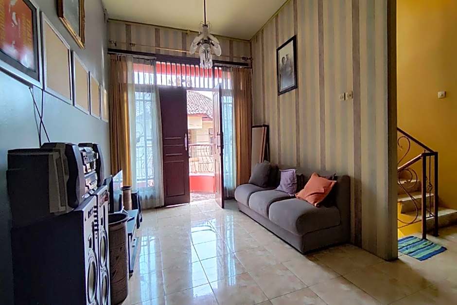 OYO 93390 Griya Pius Syariah Malioboro