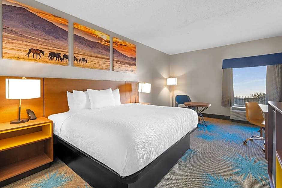 Days Inn & Suites by Wyndham Ridgeland