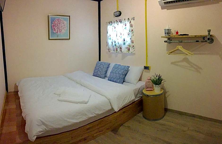 Sweet Box Bed and Breakfast