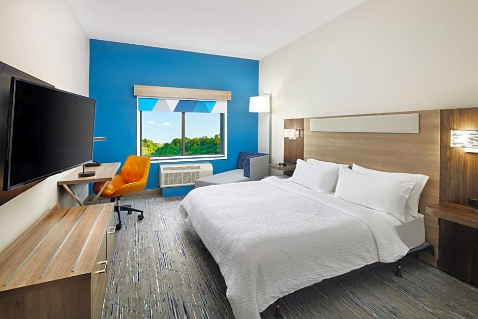 Holiday Inn Express & Suites Bridgeport, an IHG Hotel