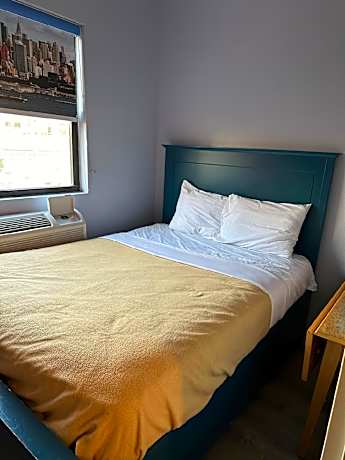 Queen Room - Accessible