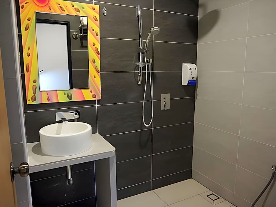 Super 8 Hotel @ Bayan Baru