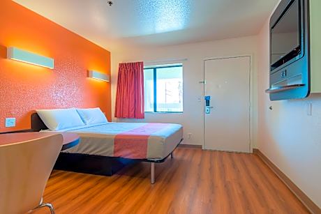 1 Full Bed | ADA/RI Shower/Micfridge