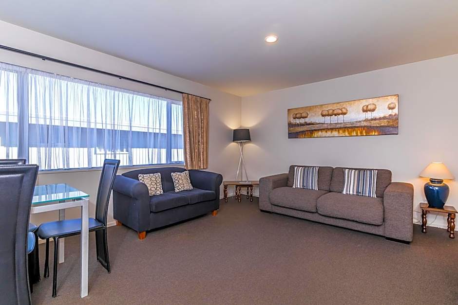 Twin Peaks Lakeside Inn