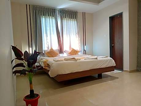 Hotel Om Residncy Miraj