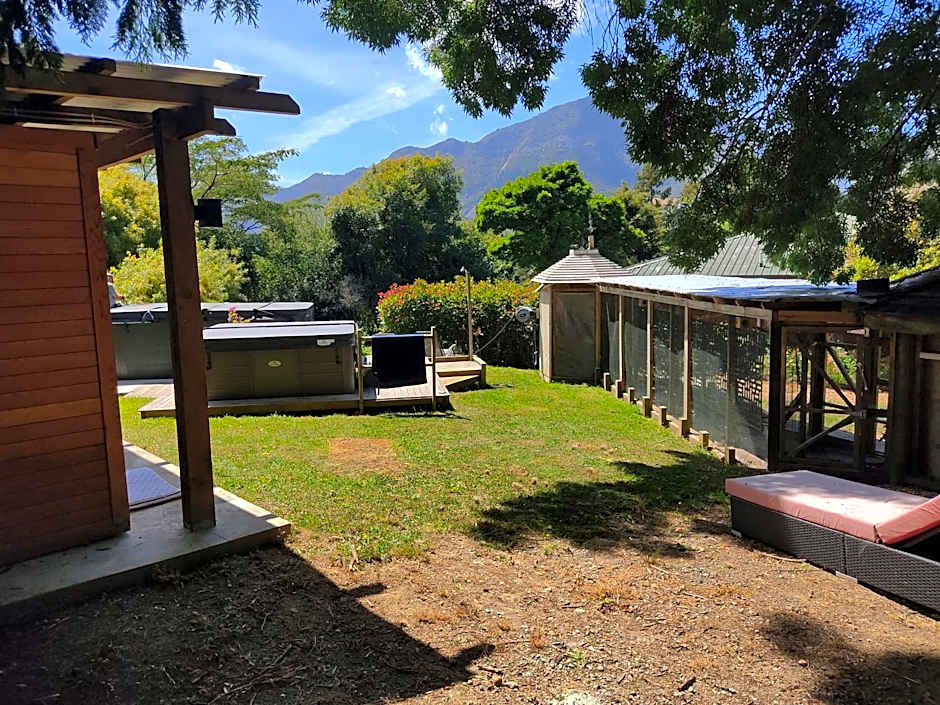 Golden Caves - Bed and Breakfast
