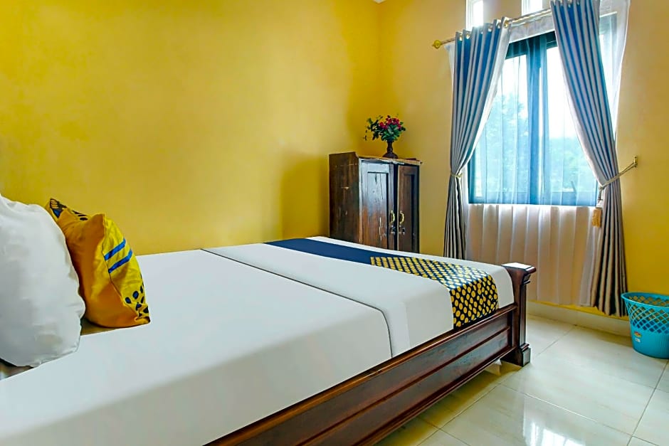 OYO HOMES 91242 Desa Wisata Cibuntu Kuningan Syariah