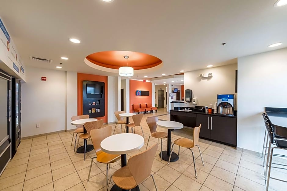 Motel 6-Laredo, TX - Airport
