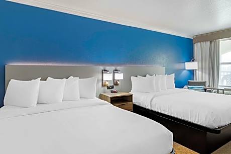 2 Queen Beds-Accessible-Non-Smoking