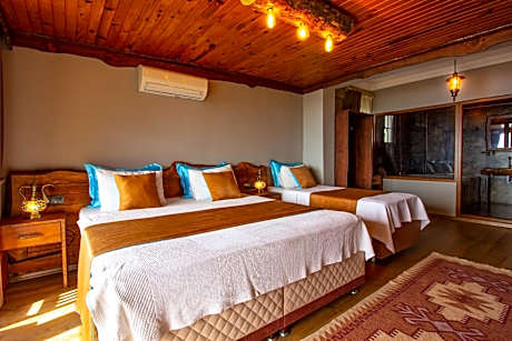 Double Room with Balcony and Sea View