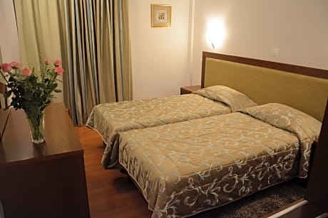 DOUBLE ROOM