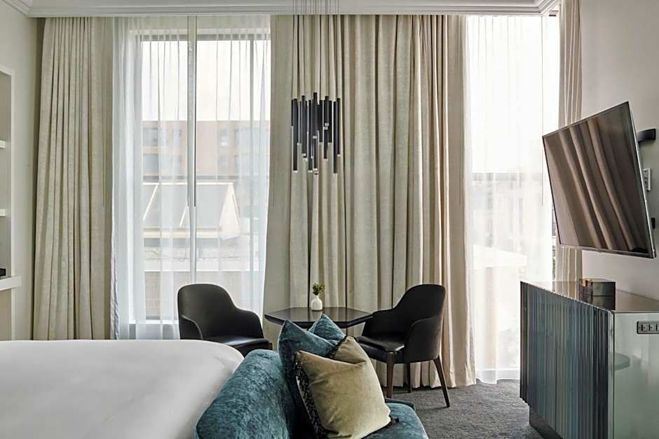 Daxton Hotel Birmingham, Curio Collection by Hilton