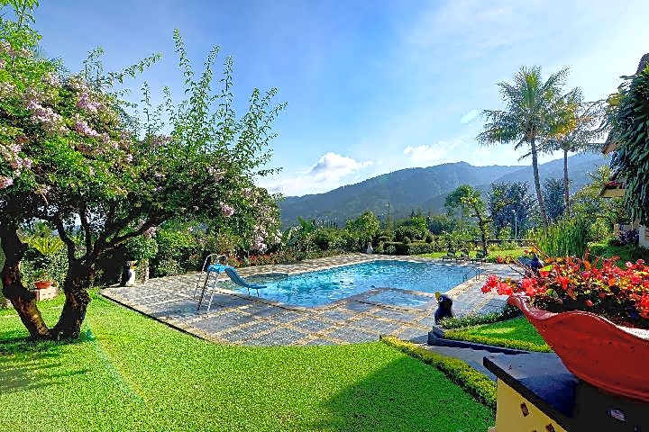 The Jayakarta Cisarua inn and villas