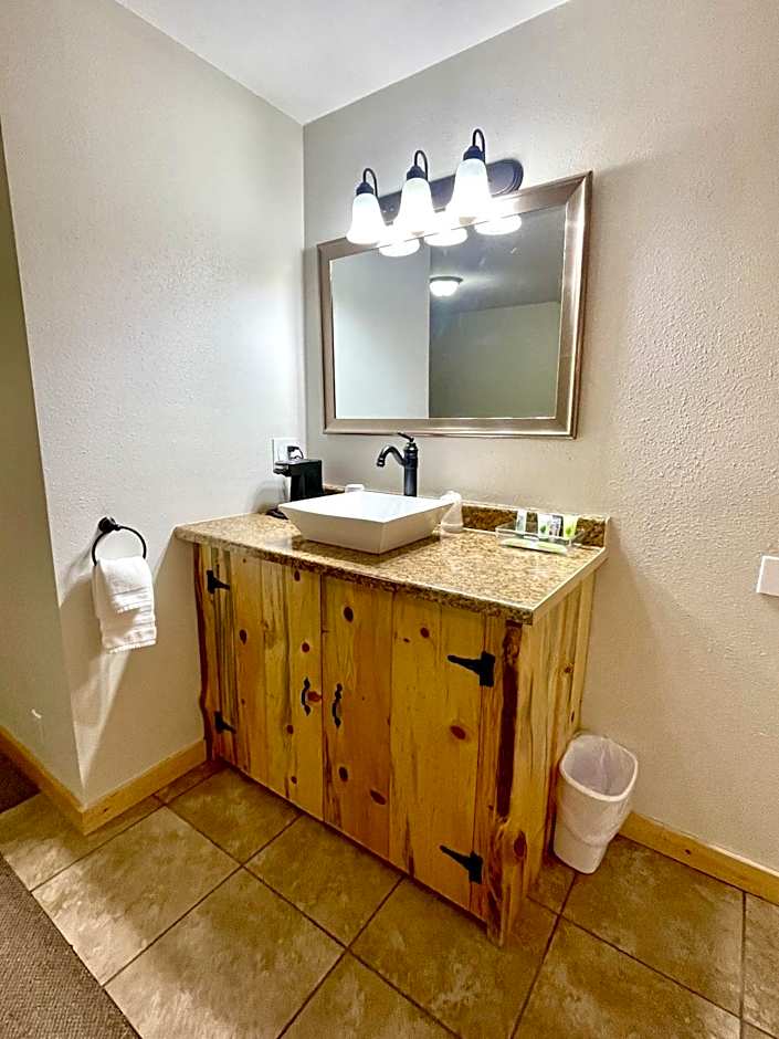 The Idaho Lodge & RV Park