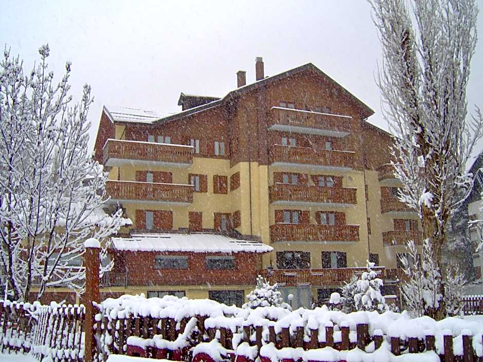 Hotel Bucaneve