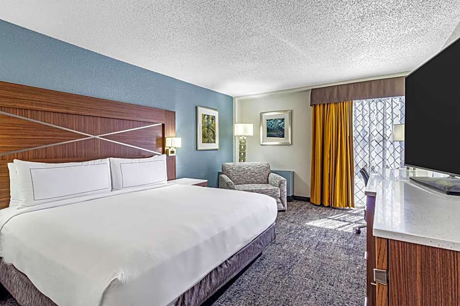DoubleTree By Hilton Milwaukee Downtown
