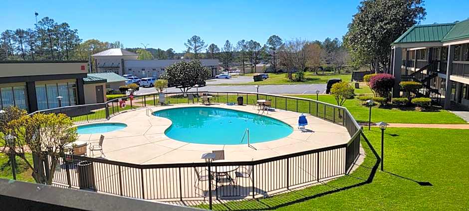 Ramada by Wyndham & Suites Warner Robins